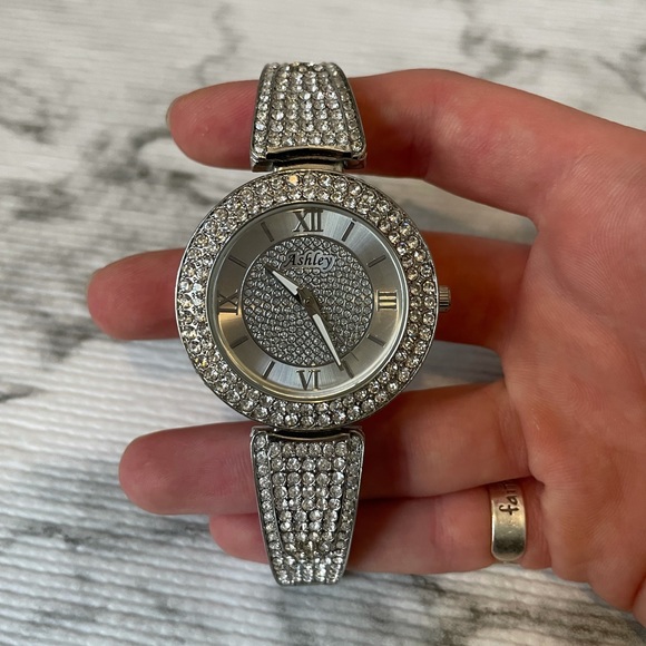 Ashley Watch - Picture 5 of 6